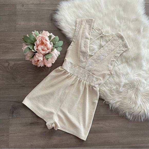 Zara Ecru Cream Lace Boho Textured V Neckline Tie Playsuit Romper - Picture 1 of 8